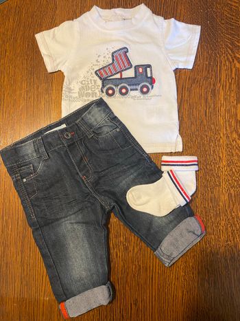 Ensemble jeans t-shirt chaussettes