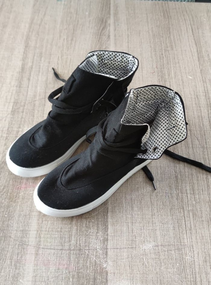 Basket couleur noire pointure 40 pour femme