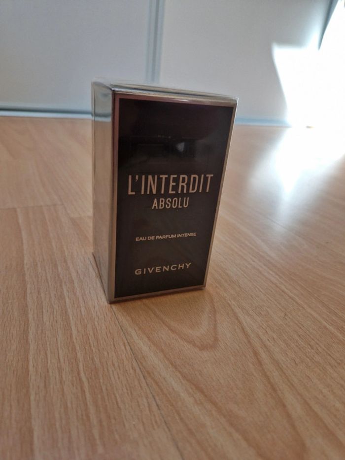 L'interdit absolu Givenchy