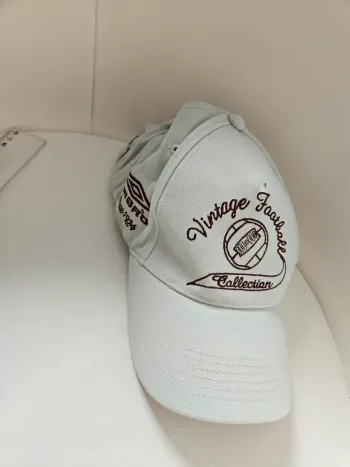 Casquette beige Umbro