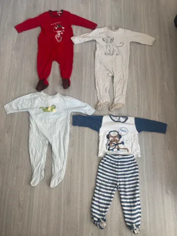 8 pyjamas Taille 18 mois
