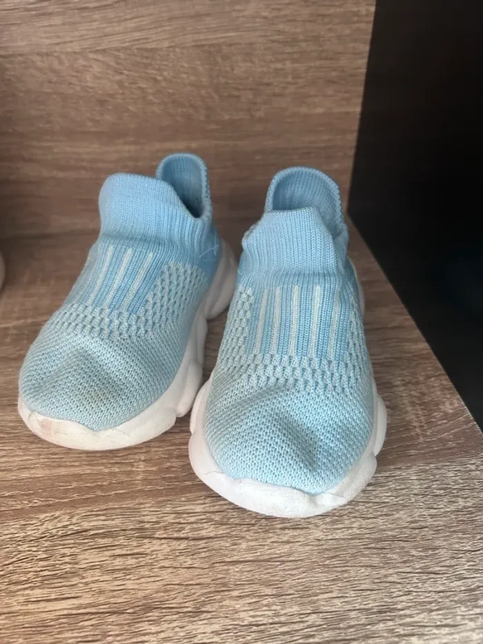 Chaussures chaussettes T24 bleu clair
