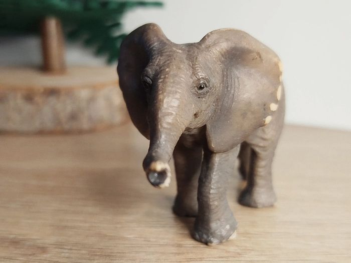 Figurine éléphanteau Animal d'Afrique Schleich - photo numéro 2