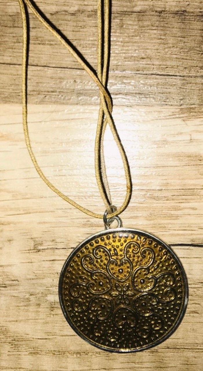 Collier marque moa neuf - photo numéro 2