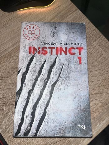 Livre instinct dédicacé par Vincent Villeminot