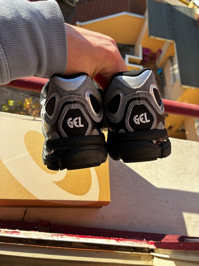 Asics Gel-NYC Black/Black - Taille 44 - Neuves - photo numéro 9