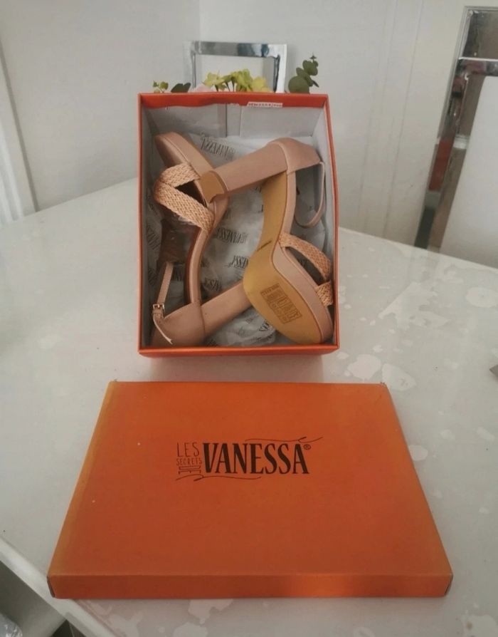 🩷🤍Jolie Paires De Sandales Les Secrets De Vanessa 🩷🤍 - photo numéro 3