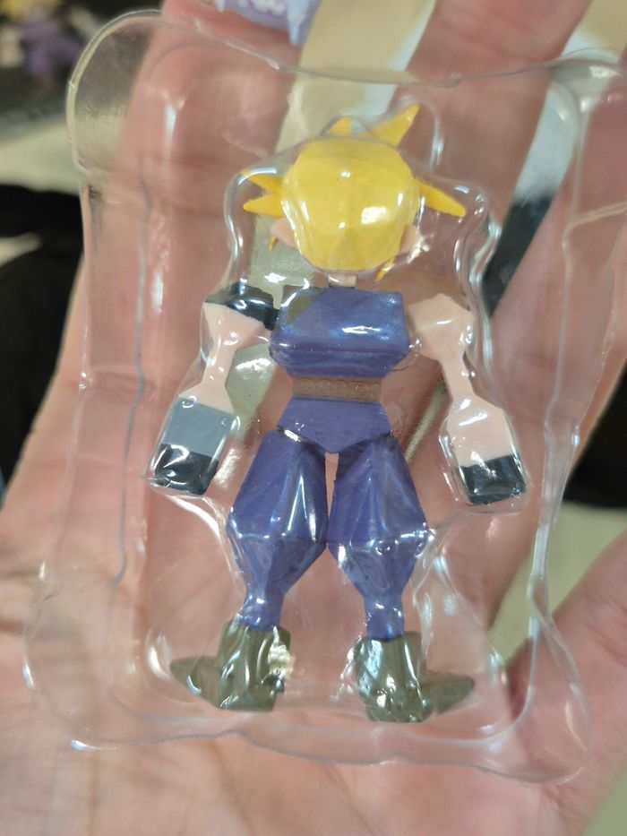 Figurine polygones Final Fantasy VII : Cloud Strife - photo numéro 4