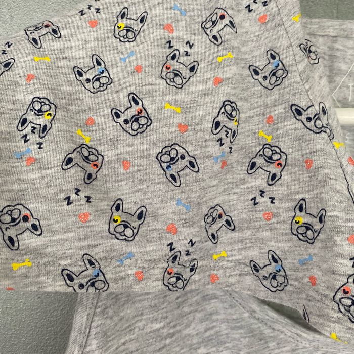 Pyjama deux pièces débardeur et short gris avec imprimé bouledogues français et cœurs jaunes et oranges taille S - photo numéro 2