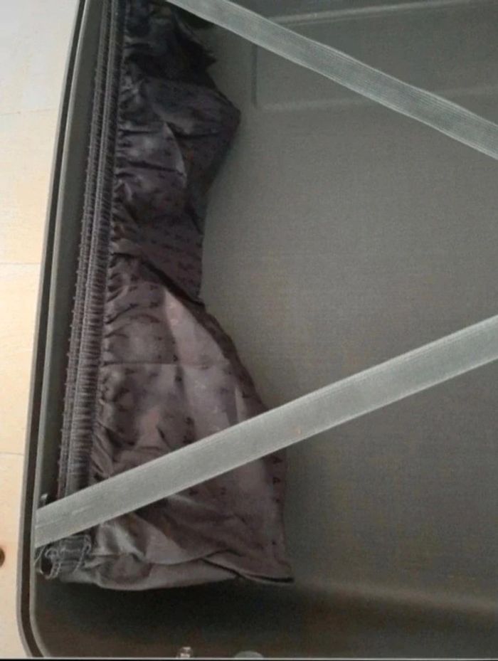 Valise delsey ultra solide et rigide - photo numéro 8
