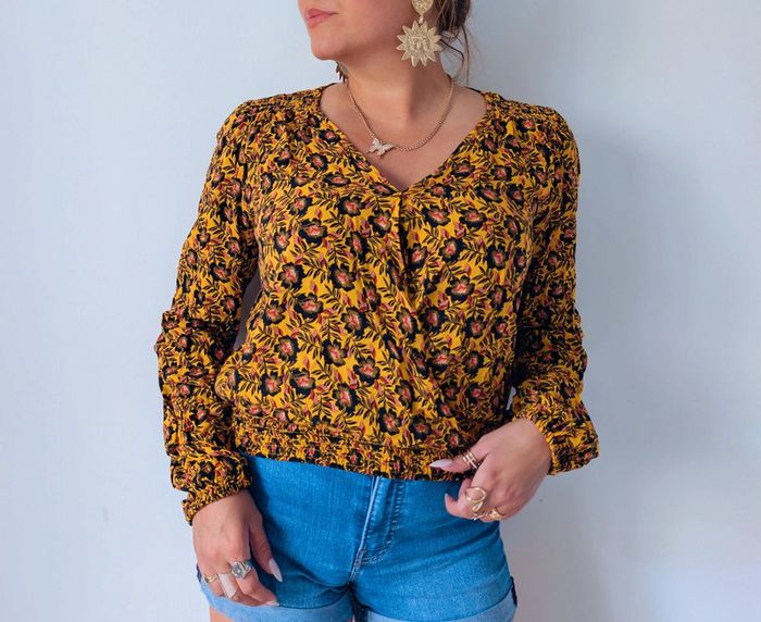 Blouse cache coeur ample fluide estivale jaune moutarde fleurie Taille 40 - photo numéro 4