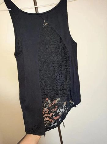 Top dos en dentelles