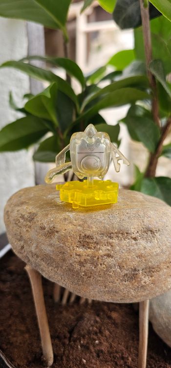 Petite Figurine Pokemon Nintendo avec socle Motisma Lavage