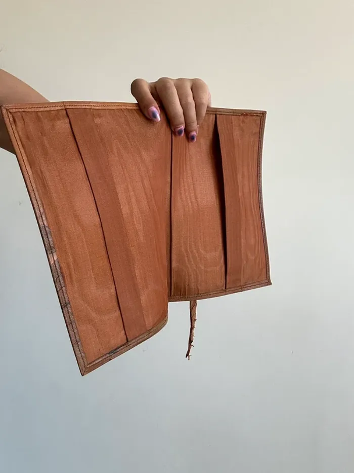 Protège livre vintage en cuir marron à motifs - photo numéro 5