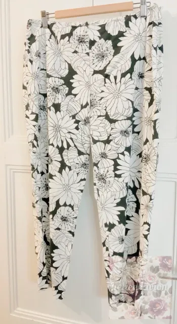 Pantalon pantacourt GAP noir et blanc motifs fleuris avec perles taille 44 (14)