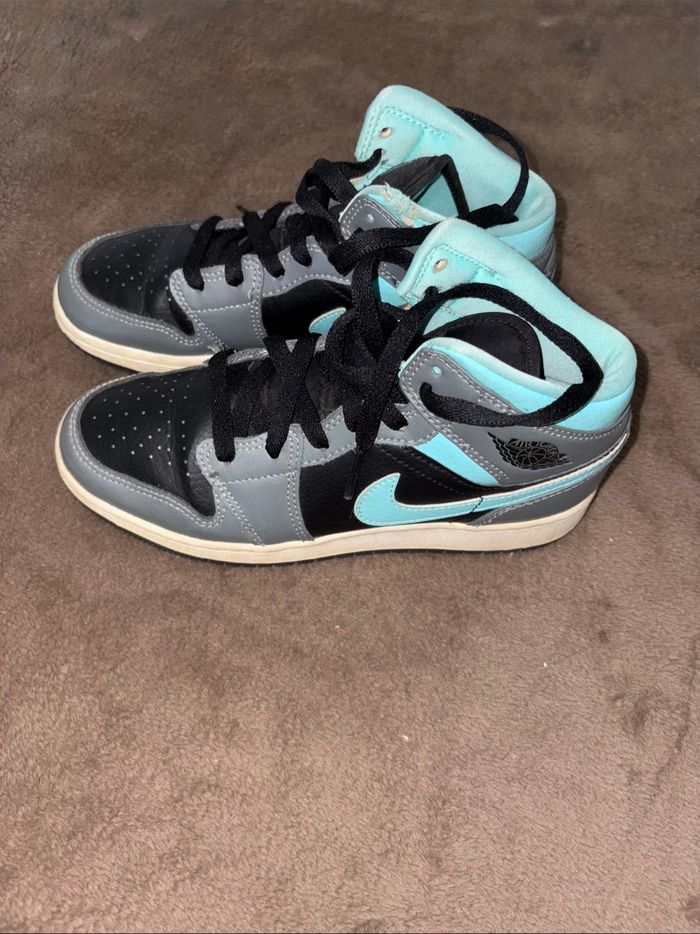 Baskets Nike Air Jordan grise et bleue taille 36,5. - photo numéro 3