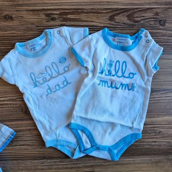 Lot de 2 bodys, taille 6/9 mois