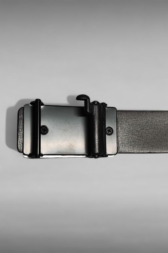 Ceinture cuir noire Boucle acier dorée et noire 117CM - photo numéro 3