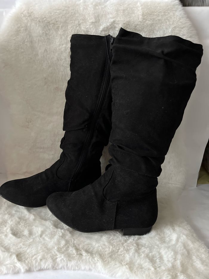Bottes noires pointure 35 Talons 3 cm, matière effet daim, fermeture éclair