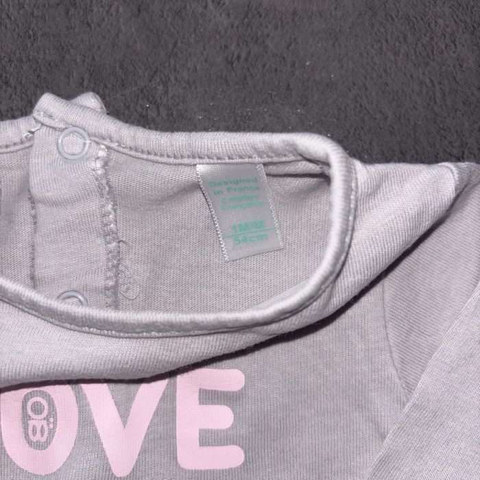 T-shirt love gris rose Obaïbi Okaïdi / 1 mois / Très bon état - photo numéro 4