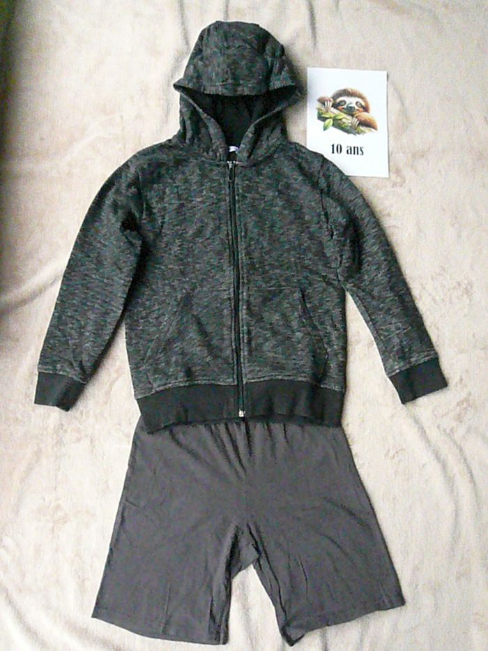 Tenue de sport 2 pièces 10 ans (n°17)