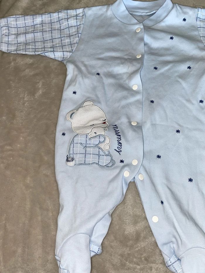 Pyjama en taille 1-3 mois - photo numéro 2