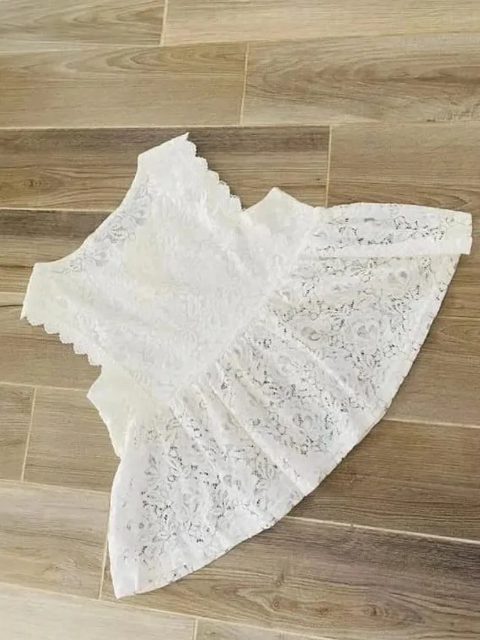 Jolie blouse péplum blanche brode dentelle 38/40 neuve - photo numéro 3