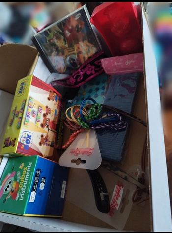 Lot revendeur bazar jouets et accessoires cheveux 