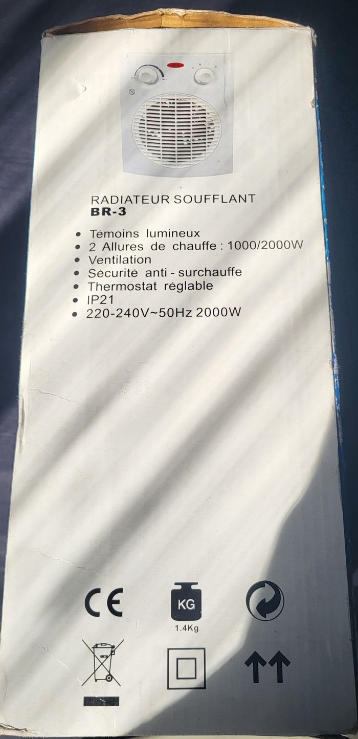 Chauffage- Radiateur ou ventilateur d'appoint attention bien lire l'annonce svp, 
✋️il fonctionne parfaitement par contre prévoir un nettoyage de l'interieur.💪
Prix : 10 euros
Envoi possible ou remise en main propre à Rueil-Malmaison (place - photo numéro 9