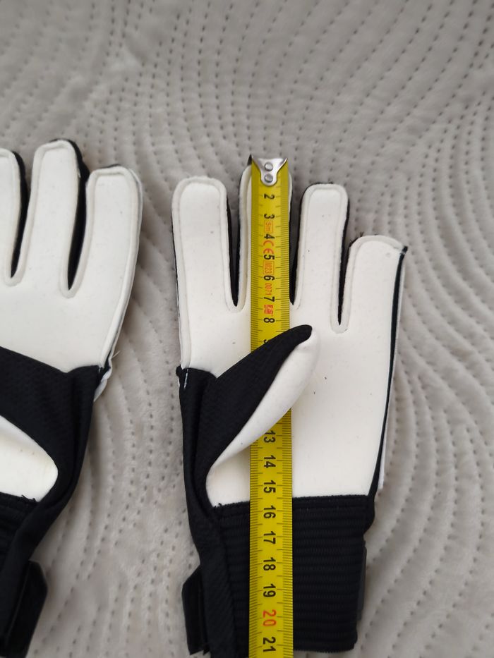 Gants de foot Nike T 4 - photo numéro 3