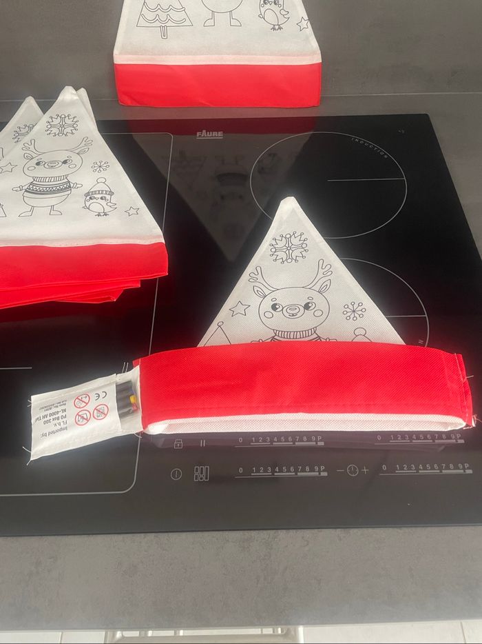 Lot de 4 Bonnets  de noel à colorier - photo numéro 5