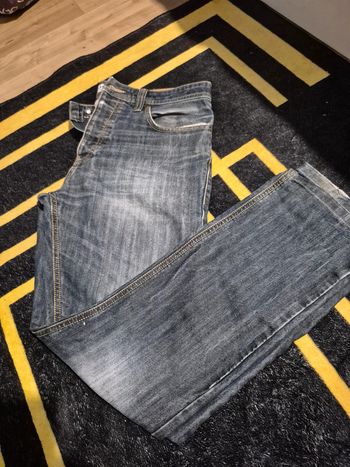 lot 3 jeans en tres bon etat