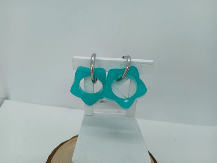 Boucles d'oreilles anneaux grandes fleurs vertes - photo numéro 2
