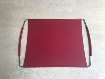 PLAQUE DE CUISSON ROUGE EN SILICONE AVEC POIGNEES