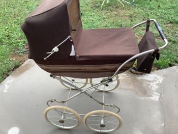 Landeau vintage de poupées