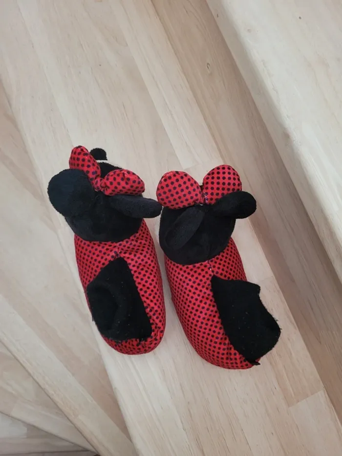 Chaussons peluche Minnie taille 24 - photo numéro 7