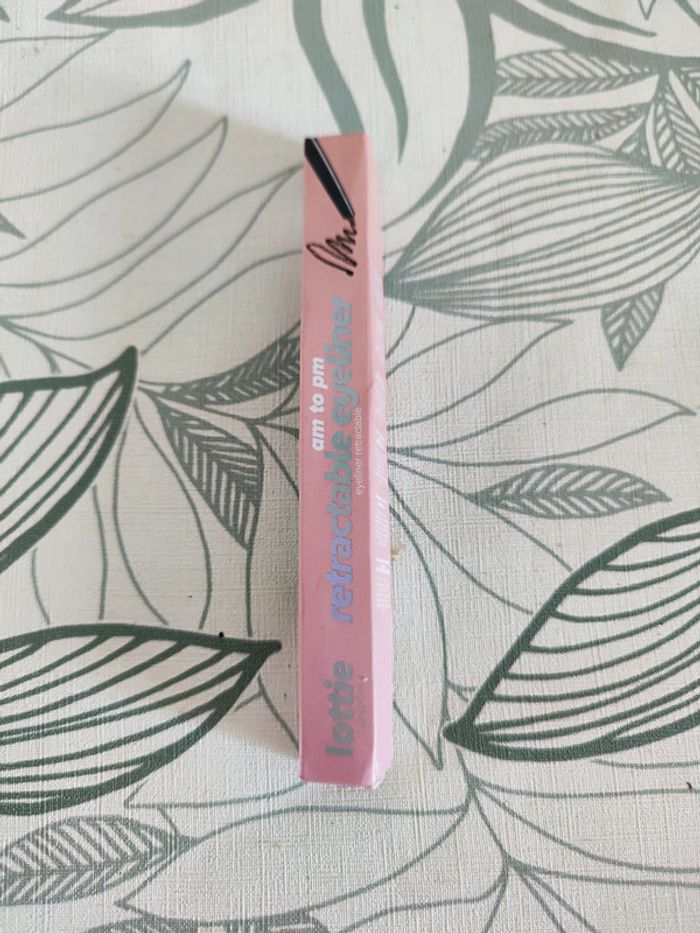 Lottie rectractable eyeliner espresso 1,1g à utiliser 6 mois après ouverture
