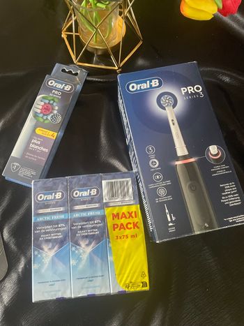 Lot oral b + dentifrice gratuit