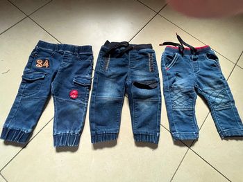 Lot de 3 jeans taille 80 cm (12 mois )