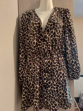Robe courte imprimé girafe Zara – Taille L