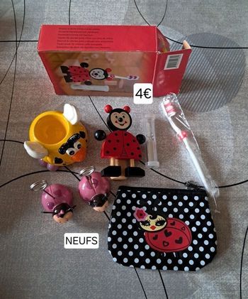 Lot accessoires NEUFS pour enfant *porte monnaie*