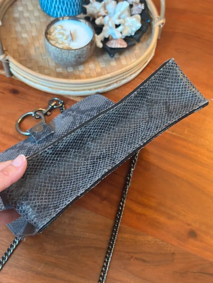 Sac en cuir imprimé python noir et gris – Chaîne métal ajustable – Borse in Pelle - photo numéro 11