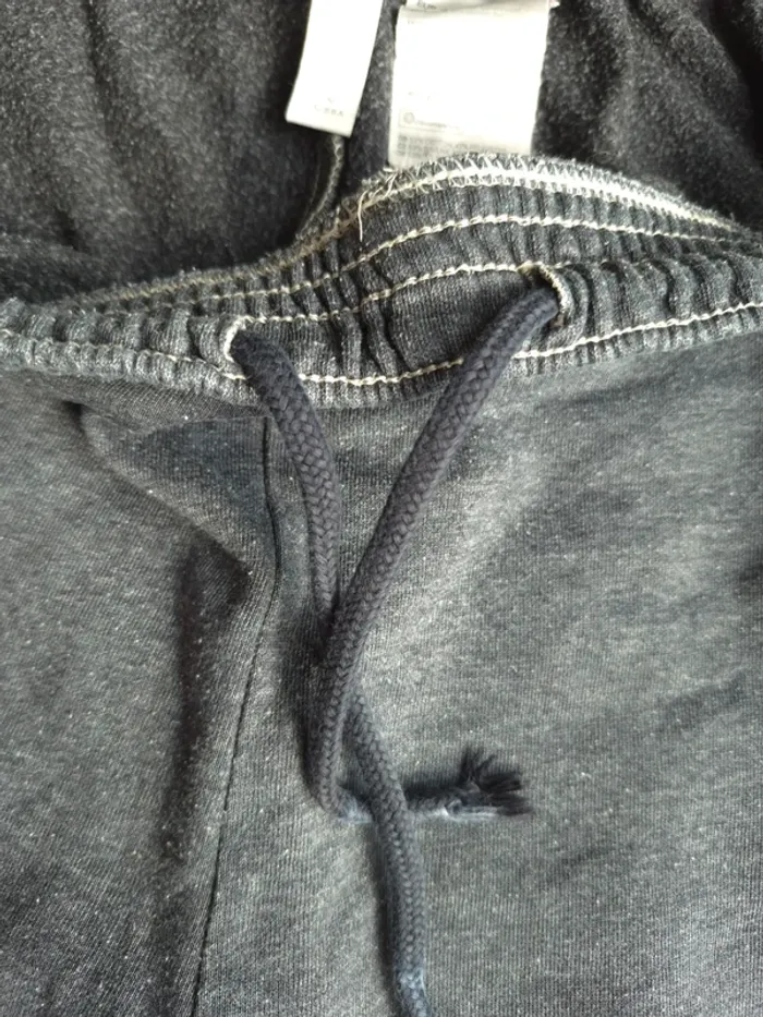 Jogging gris avec poches et cordon de serrage - photo numéro 3