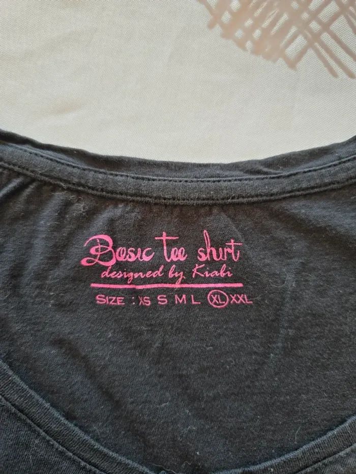 Maillot Noir Taille XL Marque "Basic Tee Shirt" - photo numéro 3
