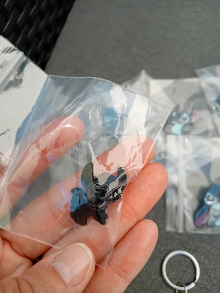 Lot de 7 pins stich neufs - photo numéro 2