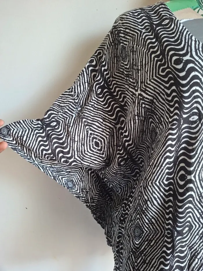 Tunique ample noire et blanche, imprimé graphique, neuve, taille unique - photo numéro 2