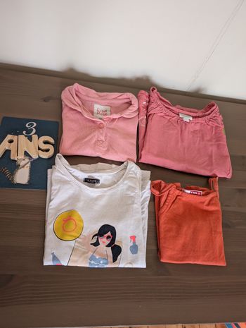  Lot de 4 t-shirts et débardeurs été 
3 ans