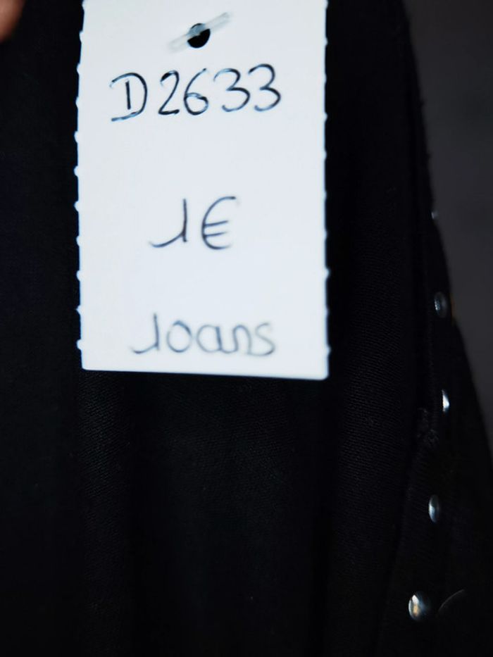 D2633 - tee-shirt fille 10 ans - photo numéro 3