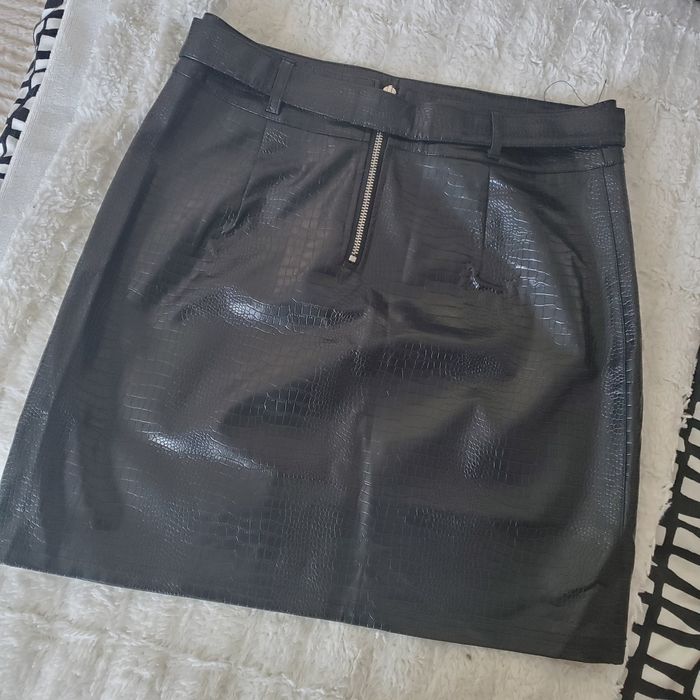 Jupe noire effet python neuve – Tendance rock chic - photo numéro 3