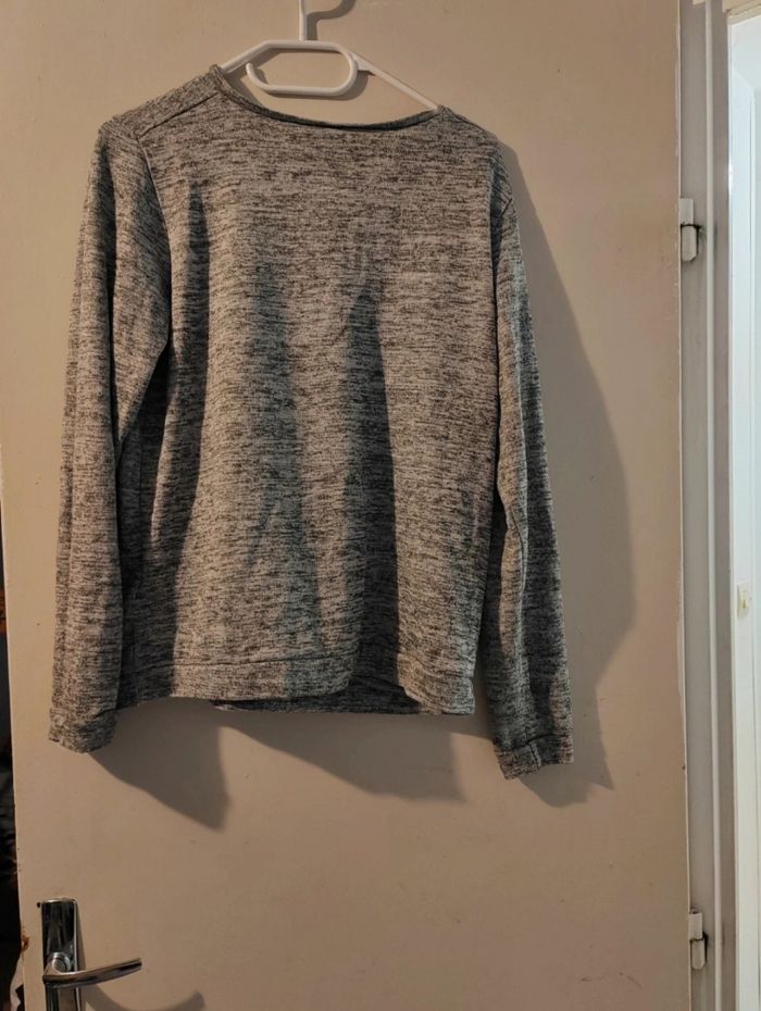 Pull cache cache - photo numéro 3